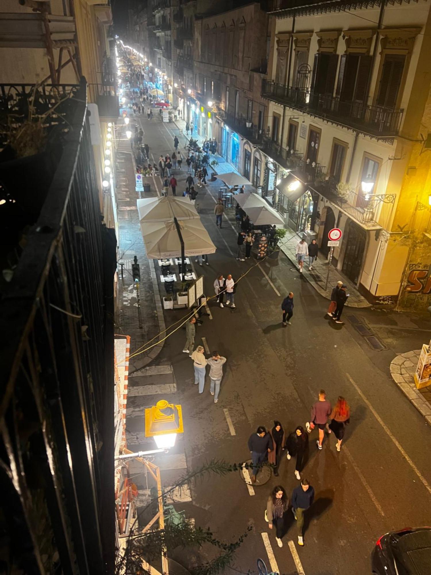 Maqueda Vibes Apartment Palermo Bagian luar foto