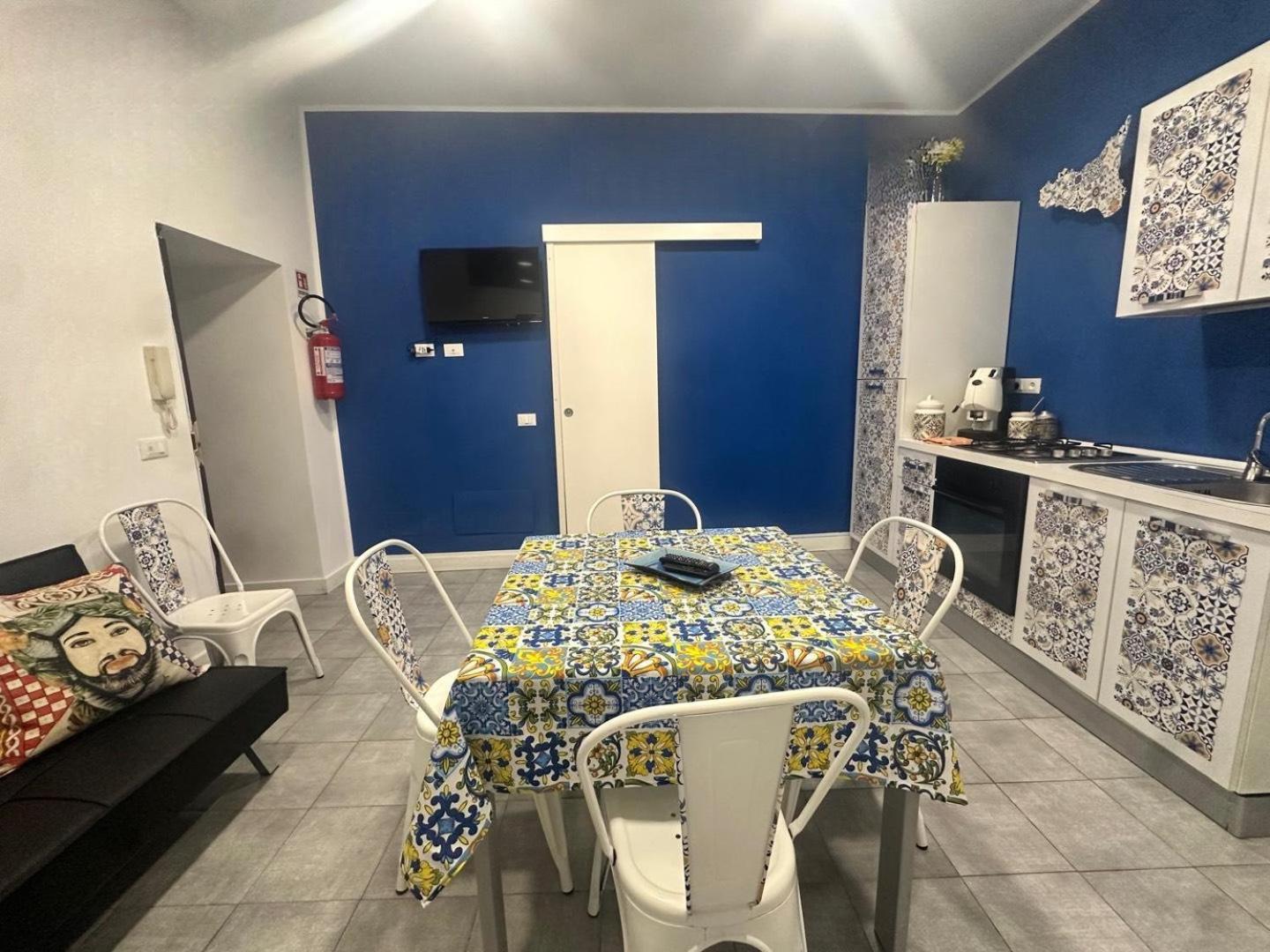 Maqueda Vibes Apartment Palermo Bagian luar foto